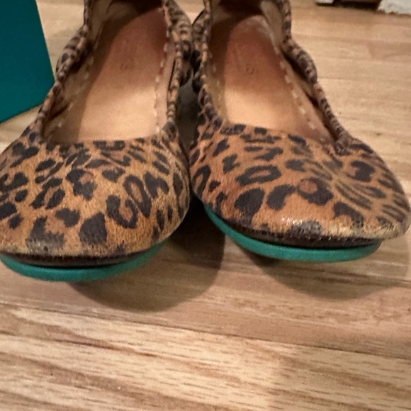 Used Tieks leopards size 9 - Picture 4 of 9
